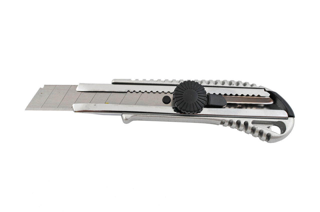 Нож Mastertool - 18 мм винтовой, металлический 1