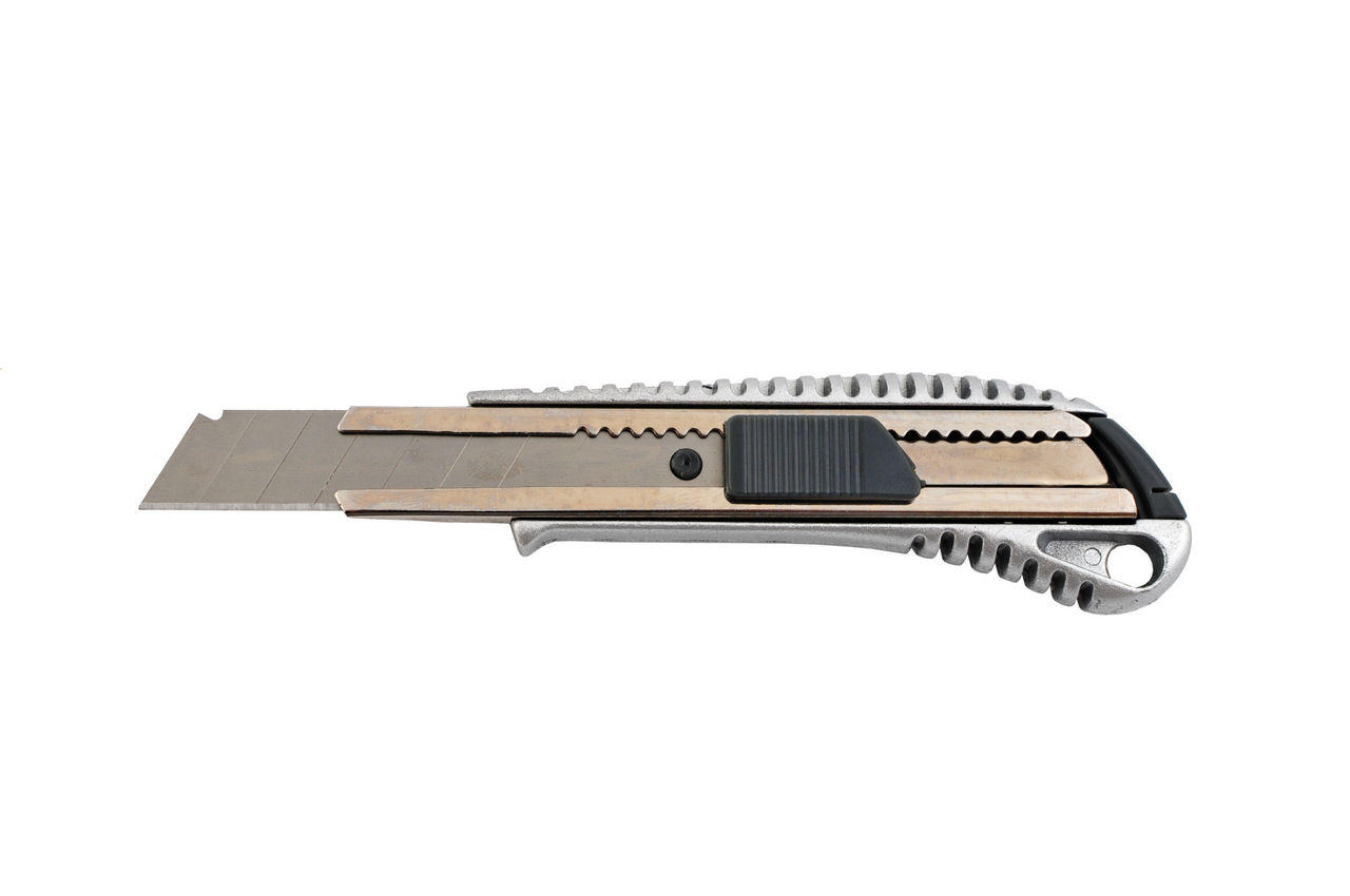 Нож Housetools - 18 мм, противоскользящий 1