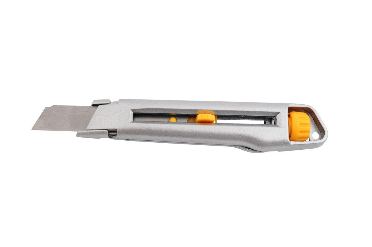 Нож Mastertool - 18 мм двойной фиксатор, металлический 1