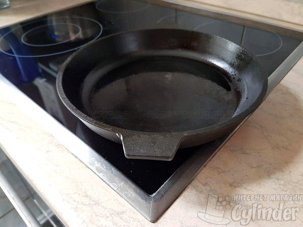 Как правильно прокалить сковороду чугунную глубокую?